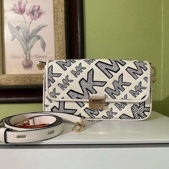 π€ β€οΈMICHAEL KORS β€οΈπ€ BRADSHAW SMALL LOGO EMBOSSED LEATHER SHOULDER - Picture 13 of 14